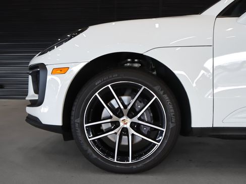 Used 2023 Porsche Macan image 12