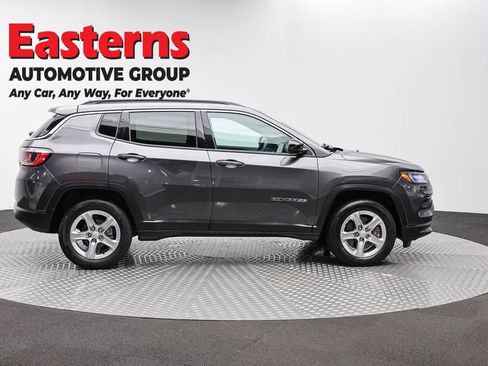 Used 2024 Jeep Compass Latitude AWD/4WD image 4