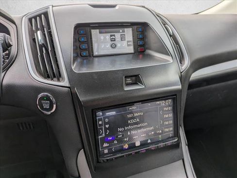 Used 2017 Ford Edge SE image 12