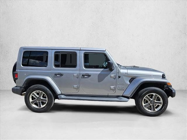 Used 2018 Jeep Wrangler Unlimited Sahara AWD/4WD image 4