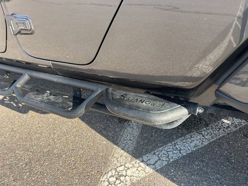 Used 2023 Jeep Gladiator Sport image 10