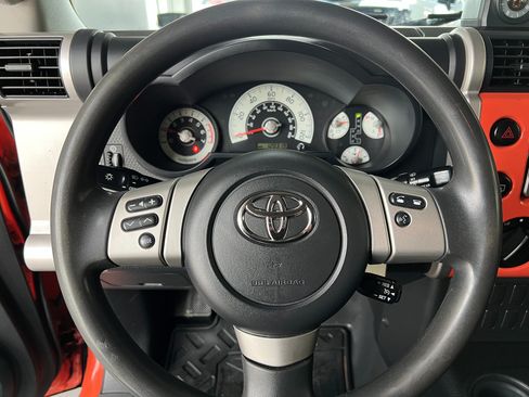 Used 2013 Toyota FJ Cruiser 4WD image 12
