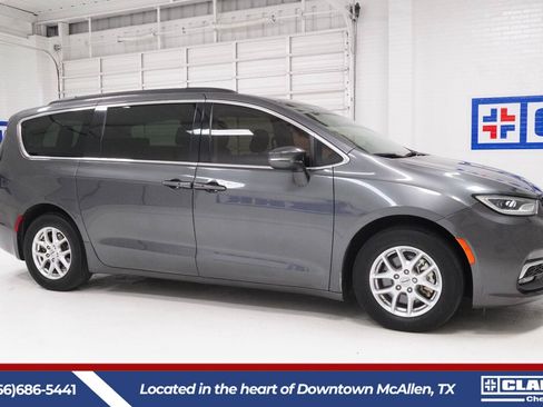 Used 2022 Chrysler Pacifica Touring-L FWD image 4