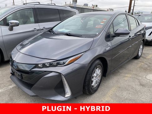Used 2021 Toyota Prius Prime XLE FWD image 2