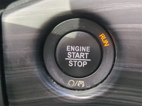 Used 2021 Jeep Grand Cherokee Laredo image 31