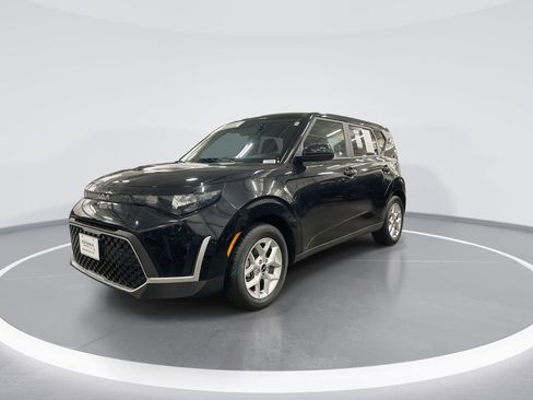 Used 2023 Kia Soul LX w/ LX Technology Package image 4