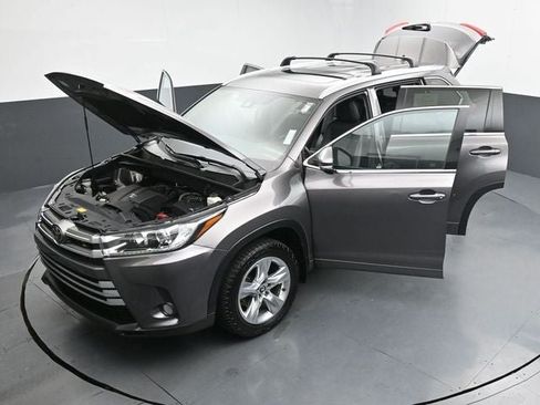 Used 2017 Toyota Highlander Limited AWD/4WD image 48