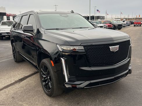 Used 2024 Cadillac Escalade ESV Sport Platinum w/ LPO, ONYX Package image 5