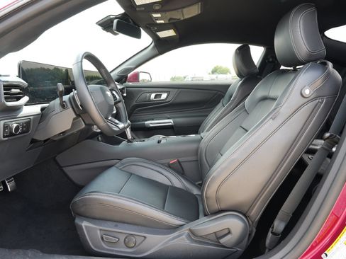 Used 2025 Ford Mustang GT Premium RWD image 18