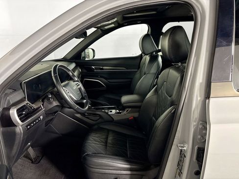Used 2025 Kia Telluride AWD image 11