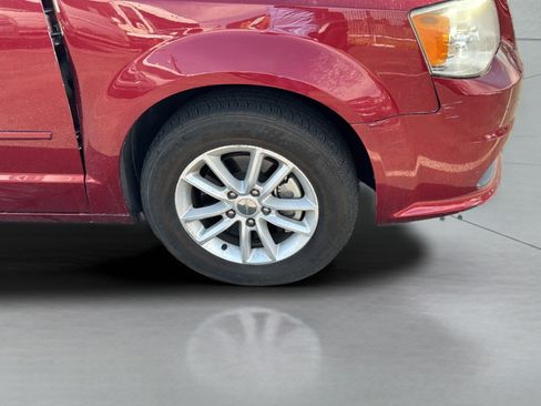 Used 2014 Dodge Grand Caravan SXT FWD image 34