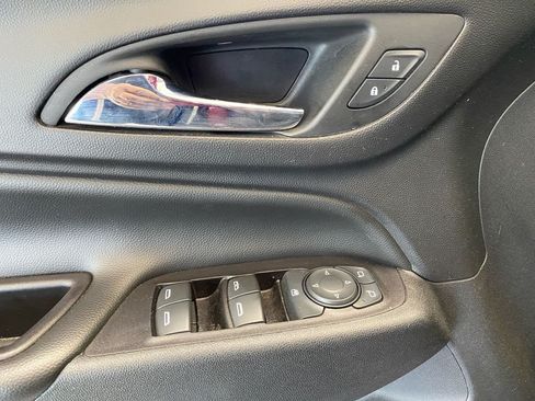 Used 2019 Chevrolet Equinox LT FWD image 12