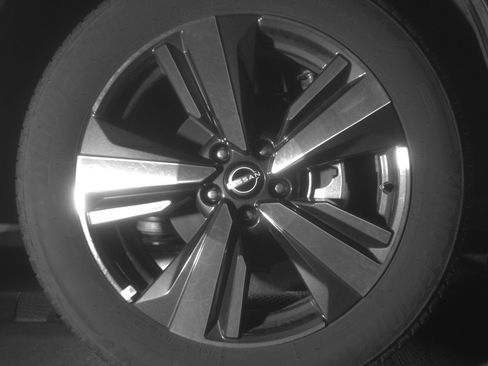 Used 2026 Nissan Rogue SL AWD/4WD image 16