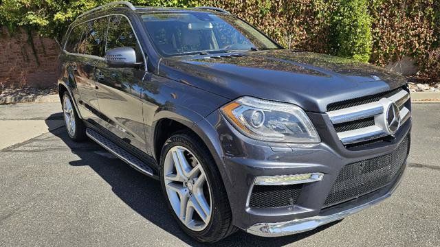 Used 2014 Mercedes-Benz GL 550 4MATIC w/ Driver Assistance Package image 3