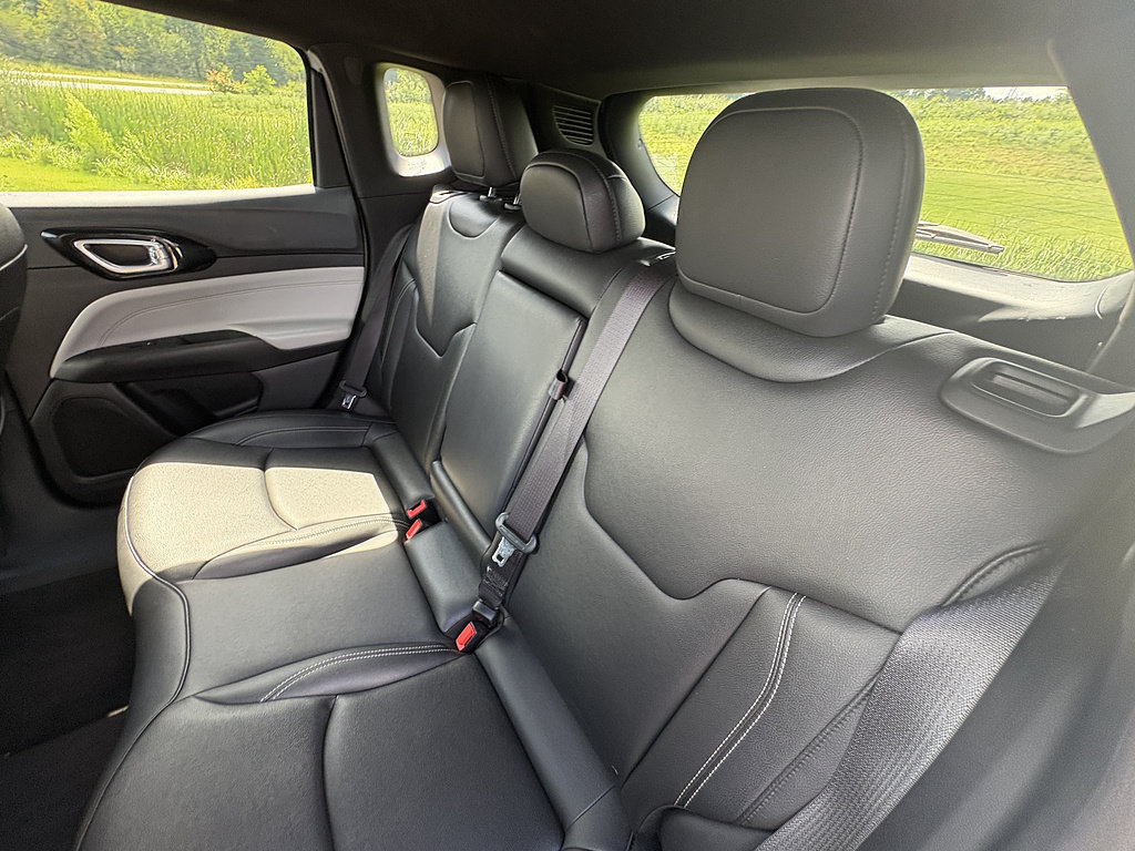 Used 2025 Jeep Compass Limited AWD/4WD image 19