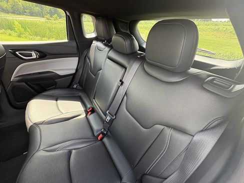 Used 2025 Jeep Compass Limited AWD/4WD image 19