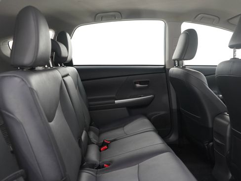 Used 2014 Toyota Prius V Five image 12
