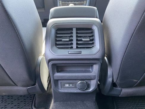 Used 2023 Volkswagen Tiguan SE w/ Panoramic Sunroof Package FWD image 17
