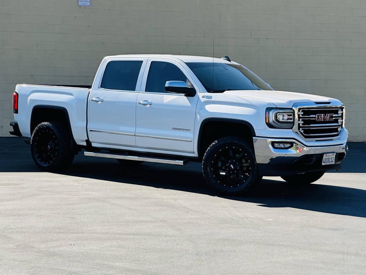 Used 2016 GMC Sierra 1500 SLT w/ SLT Preferred Package AWD/4WD image 2