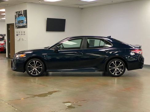 Used 2020 Toyota Camry SE FWD image 7
