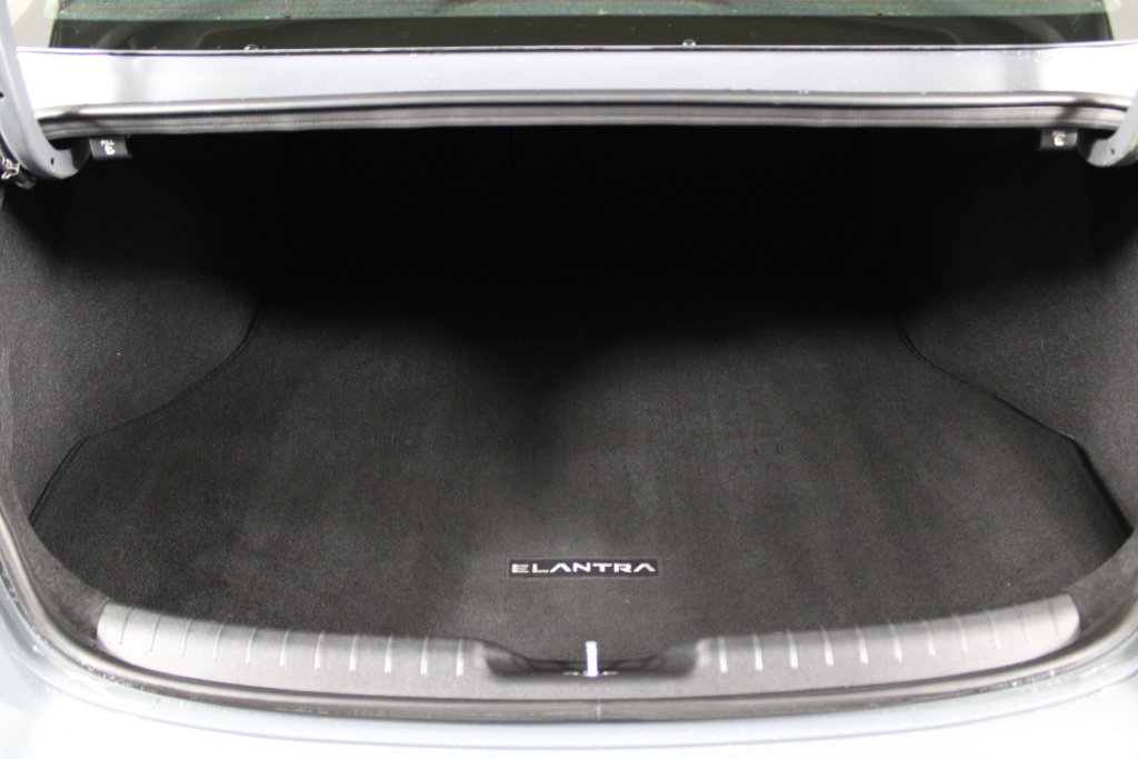 Used 2023 Hyundai Elantra Limited FWD image 17