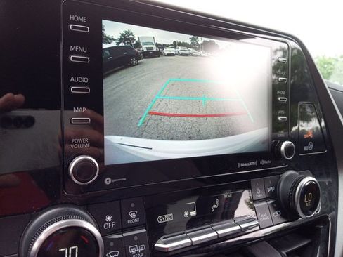 Used 2022 Toyota Highlander LE image 22