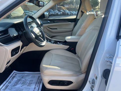 Used 2022 Jeep Grand Cherokee L Limited image 10