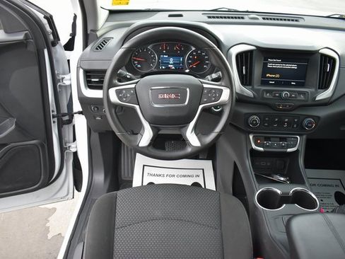 Used 2024 GMC Terrain SLE image 19