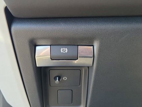 Certified 2025 Land Rover Defender 110 S image 25