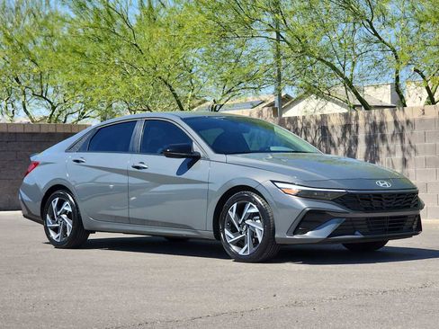 Used 2025 Hyundai Elantra Sport image 22