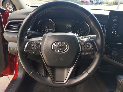 Used 2021 Toyota Camry SE w/ Cold Weather Package image 17