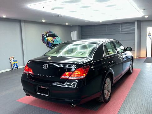 Used 2006 Toyota Avalon XLS image 6