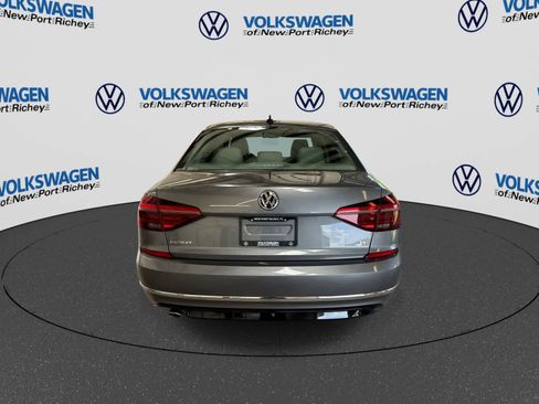 Used 2018 Volkswagen Passat 2.0T R-Line FWD image 13