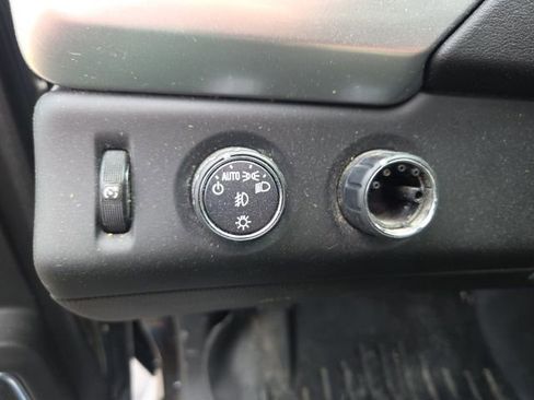 Used 2018 Chevrolet Suburban LT image 30