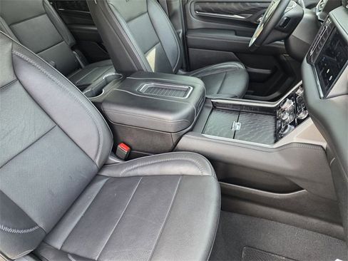 Used 2023 GMC Yukon Denali image 11
