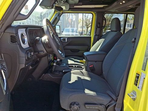 Used 2024 Jeep Wrangler Unlimited Sahara w/ Technology Group image 14