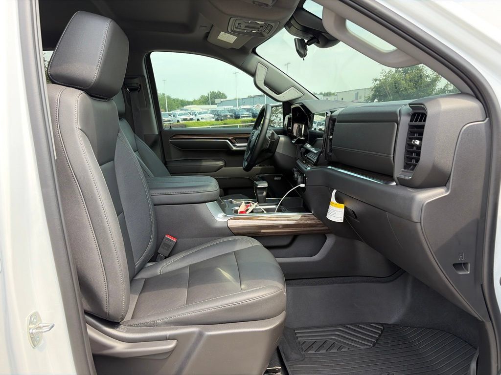 Used 2023 Chevrolet Silverado 1500 LT Trail Boss w/ Convenience Package II AWD/4WD image 28