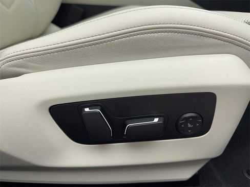 Used 2025 BMW i5 eDrive40i w/ M Sport Package image 42