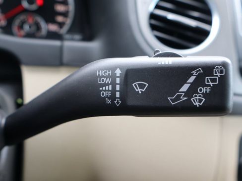 Used 2011 Volkswagen Tiguan SEL AWD/4WD image 33
