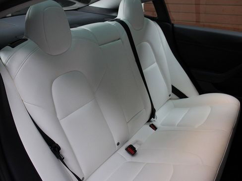 Used 2022 Tesla Model 3 image 11