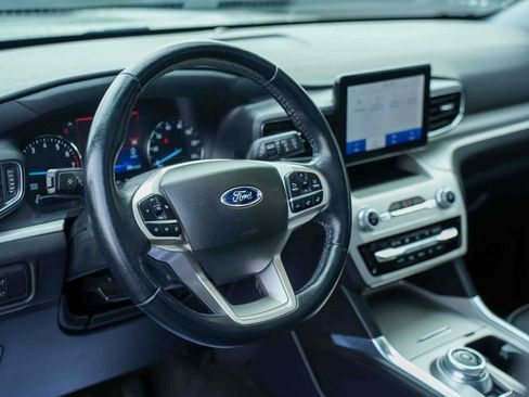 Used 2022 Ford Explorer XLT w/ Equipment Group 202A AWD/4WD image 26