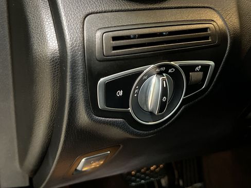 Used 2019 Mercedes-Benz GLC 300 4MATIC image 31