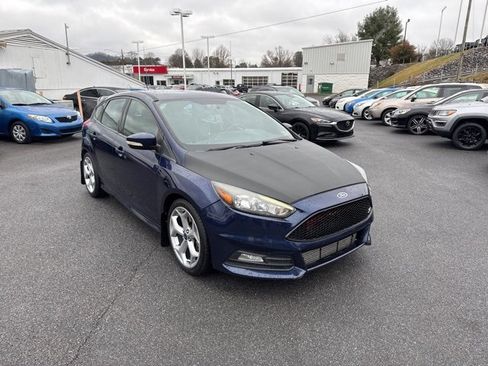 Used 2017 Ford Focus ST image 2