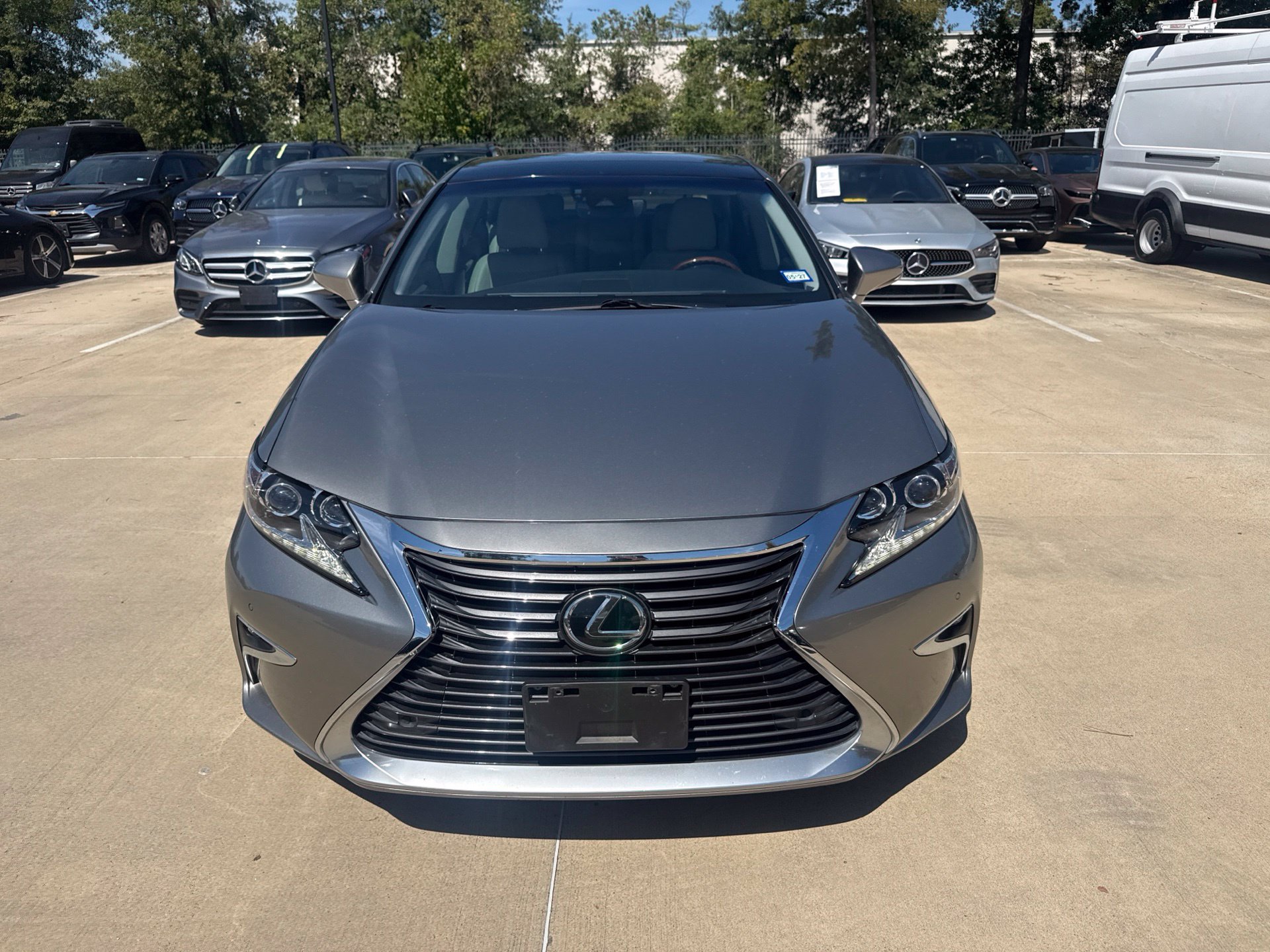 Used 2017 Lexus ES 350 w/ Ultra Luxury Package FWD image 2