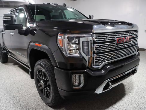 Used 2022 GMC Sierra 2500 Denali w/ Denali Black Diamond Edition AWD/4WD image 5