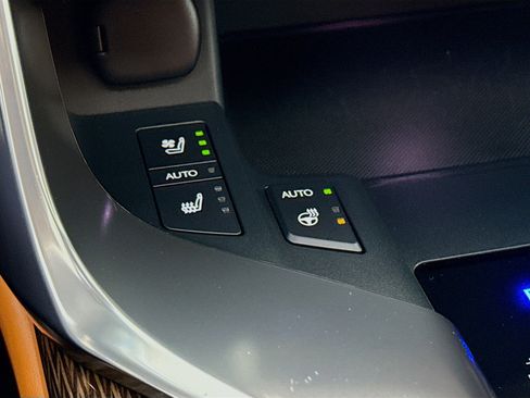 Used 2023 Lexus LX 600 4WD w/ Accessory Package (Z1) image 22