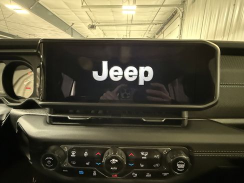 Used 2024 Jeep Wrangler Unlimited Rubicon 4xe w/ Technology Group image 29