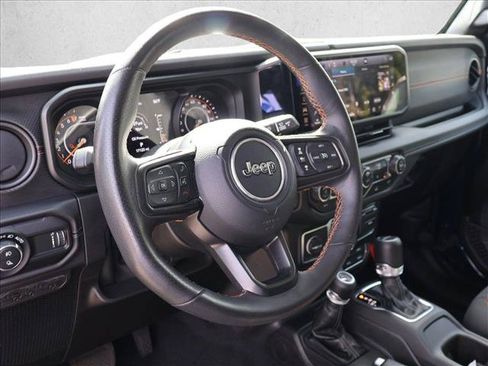 Used 2025 Jeep Gladiator Mojave w/ Steel Bumper Group AWD/4WD image 12