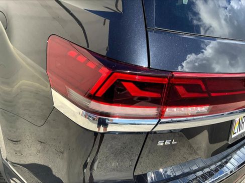 Used 2024 Volkswagen Atlas SEL Premium R-Line image 33