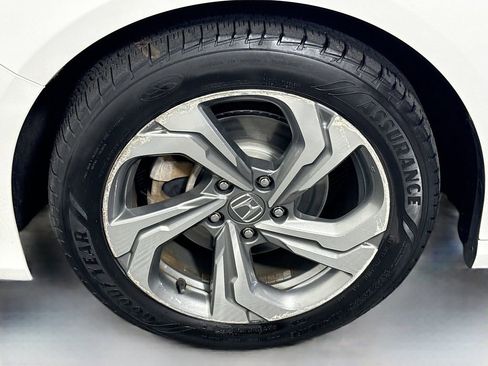 Certified 2018 Honda Accord EX image 29
